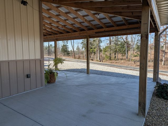 400 Toms Creek Lake Rd, Linden, TN 37096