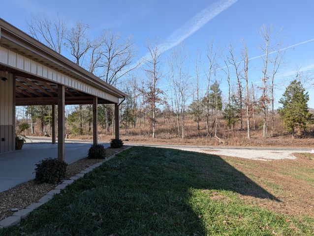 400 Toms Creek Lake Rd, Linden, TN 37096