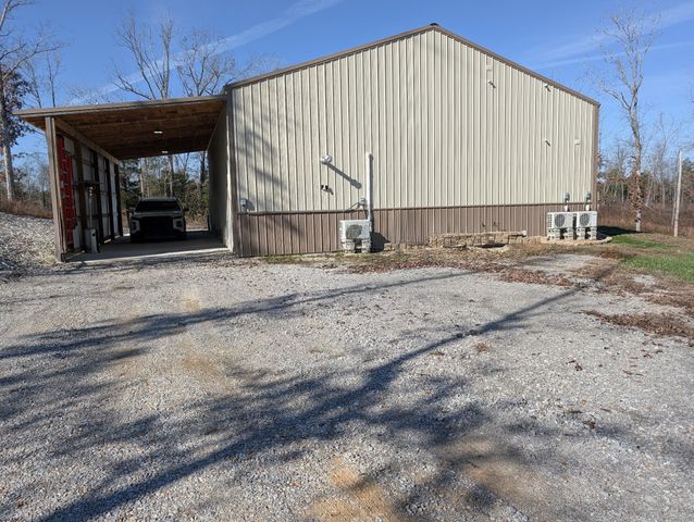 400 Toms Creek Lake Rd, Linden, TN 37096