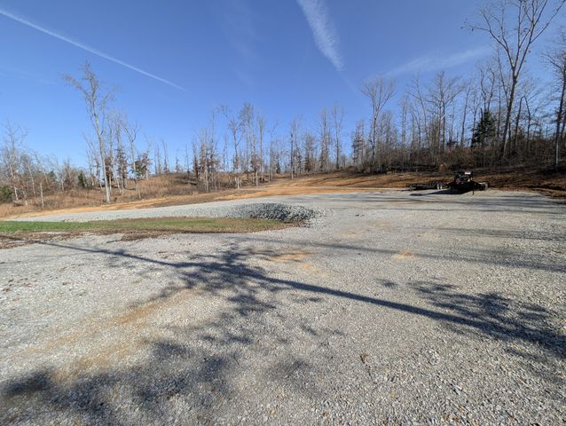 400 Toms Creek Lake Rd, Linden, TN 37096
