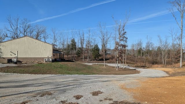 400 Toms Creek Lake Rd, Linden, TN 37096