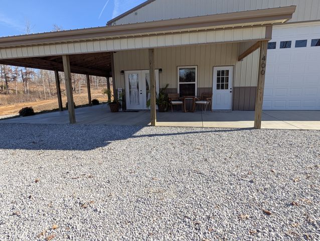 400 Toms Creek Lake Rd, Linden, TN 37096