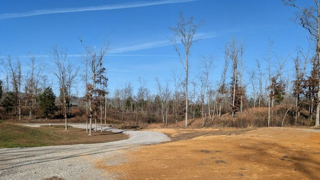 400 Toms Creek Lake Rd, Linden, TN 37096