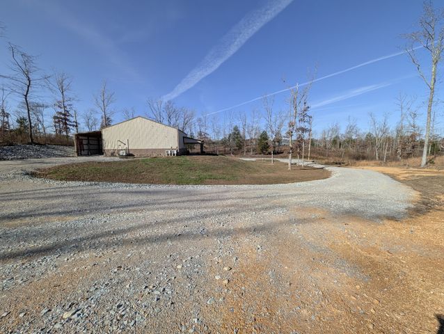 400 Toms Creek Lake Rd, Linden, TN 37096