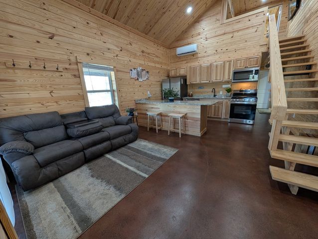 400 Toms Creek Lake Rd, Linden, TN 37096