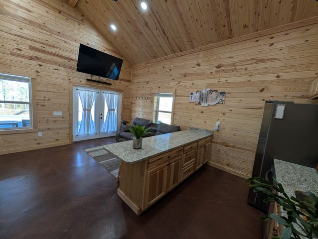 400 Toms Creek Lake Rd, Linden, TN 37096