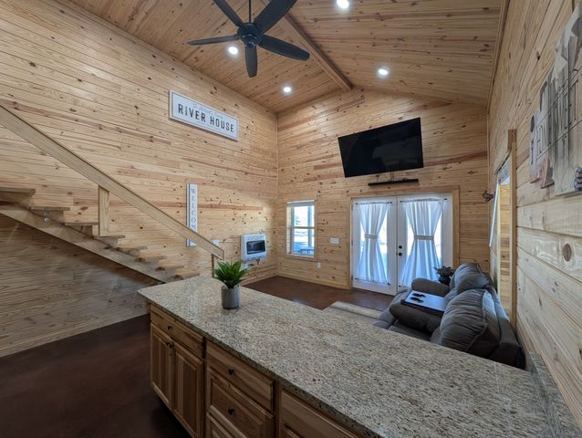 400 Toms Creek Lake Rd, Linden, TN 37096