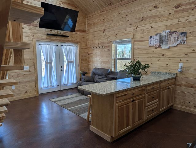 400 Toms Creek Lake Rd, Linden, TN 37096