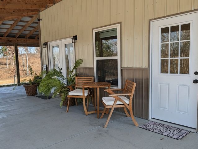 400 Toms Creek Lake Rd, Linden, TN 37096