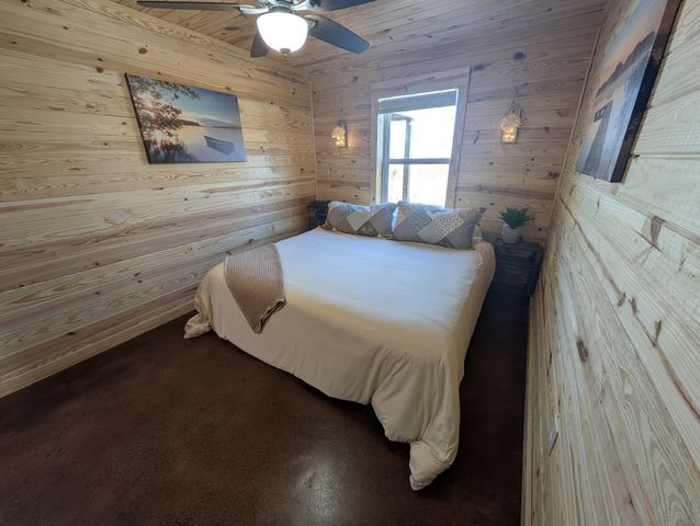 400 Toms Creek Lake Rd, Linden, TN 37096