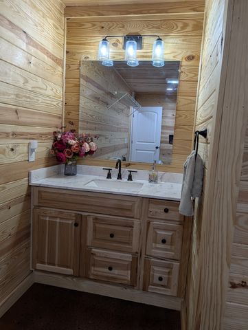 400 Toms Creek Lake Rd, Linden, TN 37096