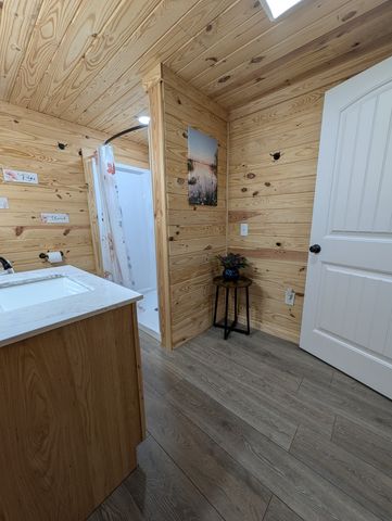 400 Toms Creek Lake Rd, Linden, TN 37096