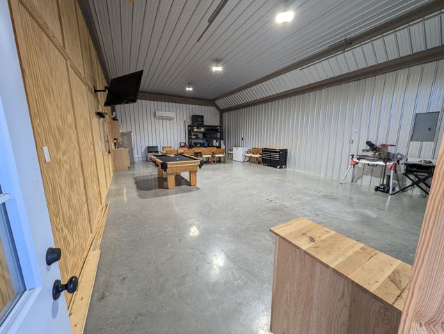 400 Toms Creek Lake Rd, Linden, TN 37096