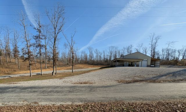 400 Toms Creek Lake Rd, Linden, TN 37096