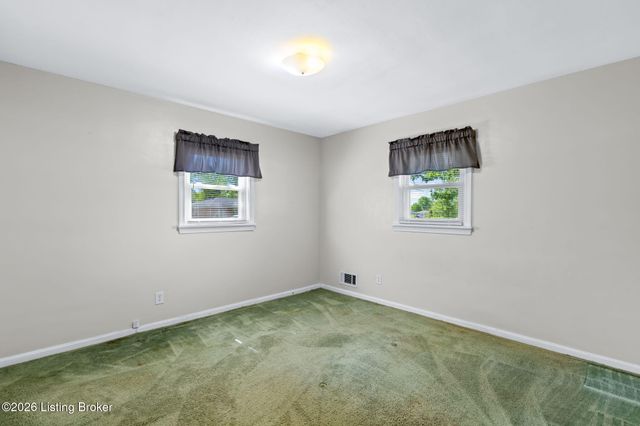 330 Stringer Ln, Mt Washington, KY 40047
