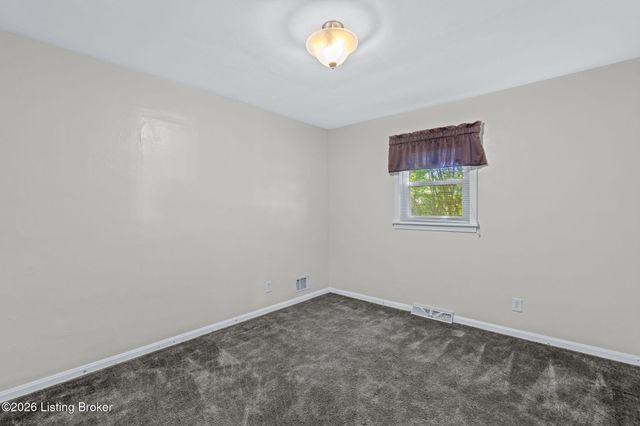 330 Stringer Ln, Mt Washington, KY 40047