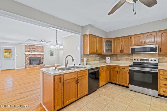 330 Stringer Ln, Mt Washington, KY 40047