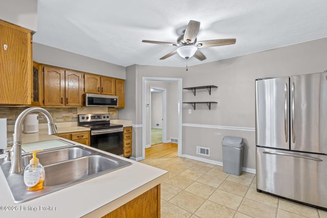 330 Stringer Ln, Mt Washington, KY 40047