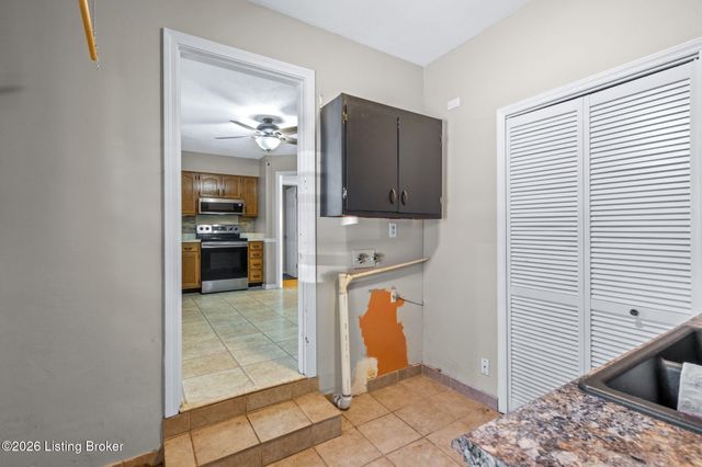330 Stringer Ln, Mt Washington, KY 40047