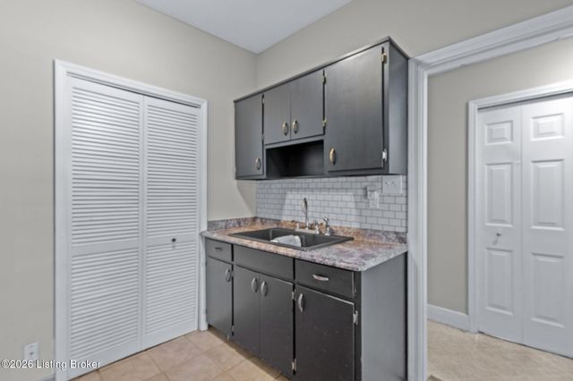 330 Stringer Ln, Mt Washington, KY 40047