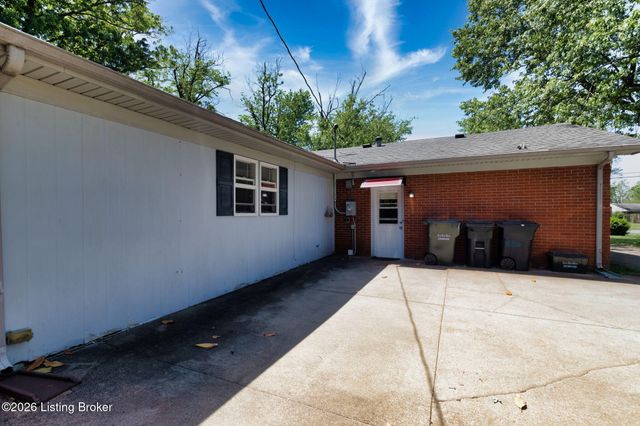 330 Stringer Ln, Mt Washington, KY 40047