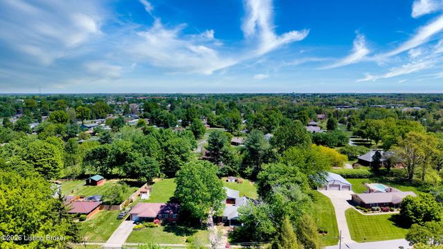 330 Stringer Ln, Mt Washington, KY 40047