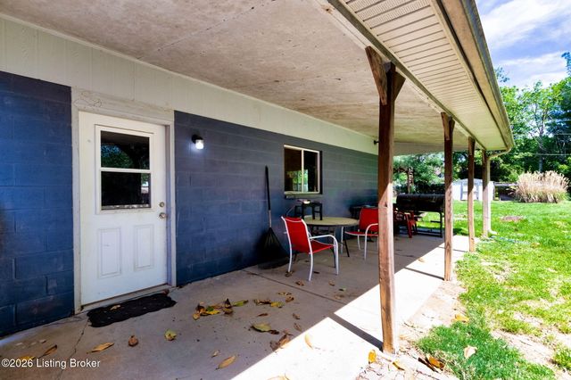 330 Stringer Ln, Mt Washington, KY 40047