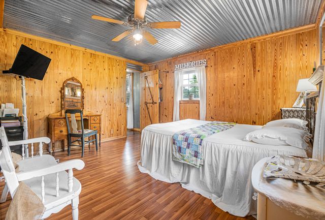 5263 Coy Burgess Loop Loop, Defuniak Springs, FL 32435