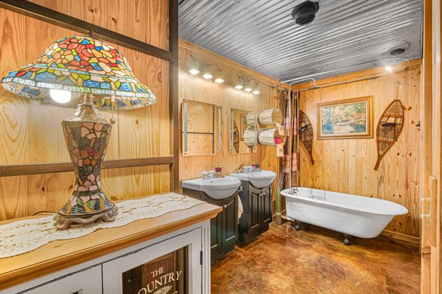 5263 Coy Burgess Loop Loop, Defuniak Springs, FL 32435