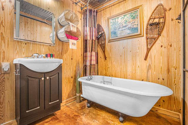 5263 Coy Burgess Loop Loop, Defuniak Springs, FL 32435