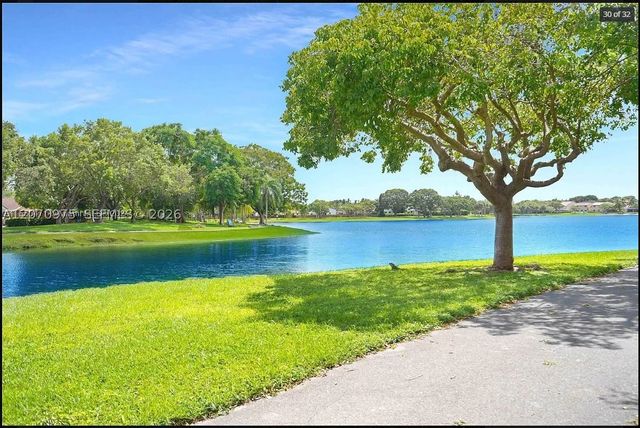 10521 Mahogany Key Cir 207, Miami, FL 33196