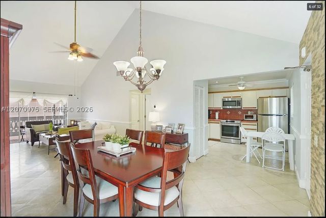 10521 Mahogany Key Cir 207, Miami, FL 33196