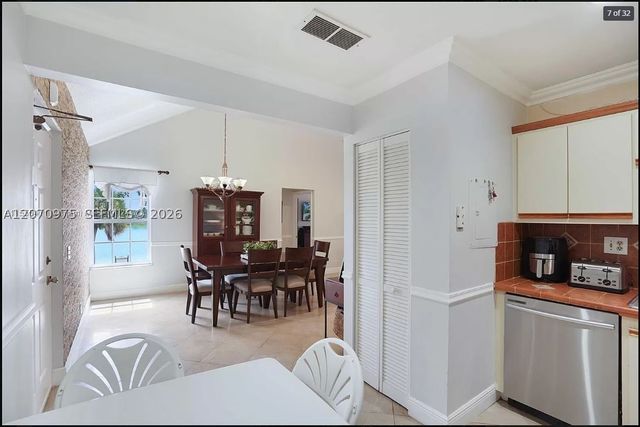 10521 Mahogany Key Cir 207, Miami, FL 33196