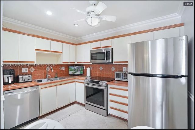 10521 Mahogany Key Cir 207, Miami, FL 33196