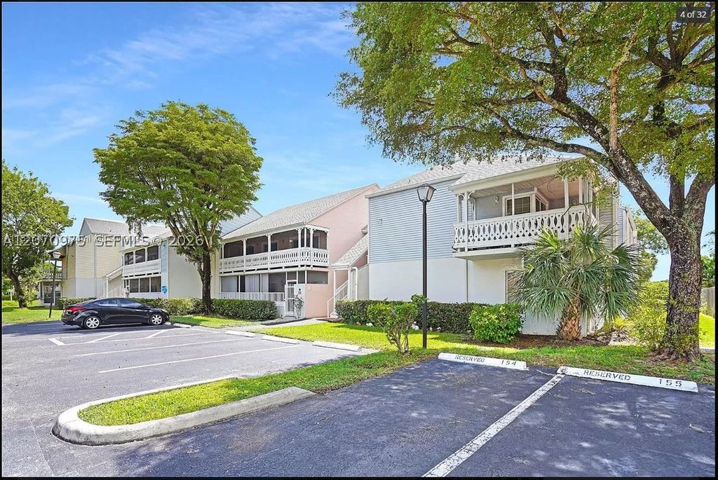 10521 Mahogany Key Cir 207, Miami, FL 33196