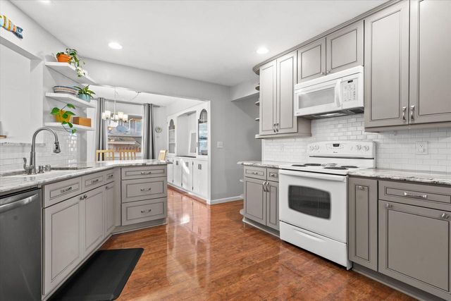 15450 W Elmont LANE, New Berlin, WI 53151