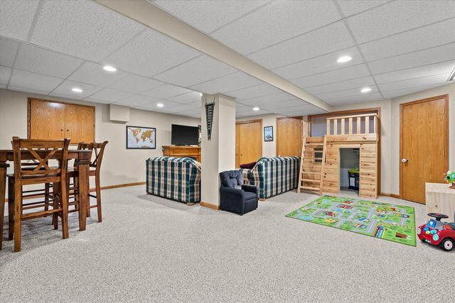 15450 W Elmont LANE, New Berlin, WI 53151