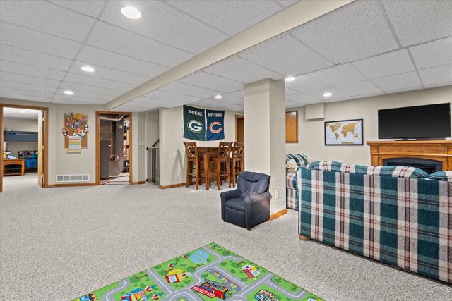 15450 W Elmont LANE, New Berlin, WI 53151