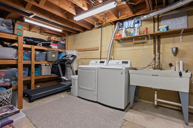 15450 W Elmont LANE, New Berlin, WI 53151