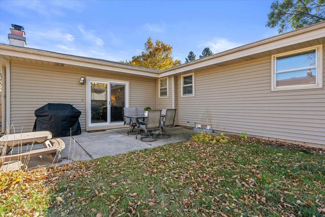 15450 W Elmont LANE, New Berlin, WI 53151