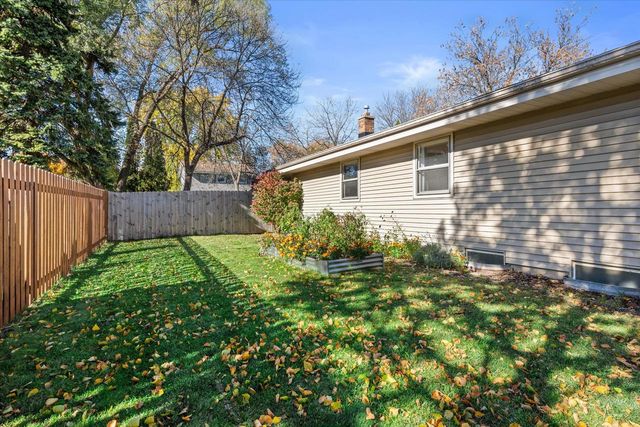 15450 W Elmont LANE, New Berlin, WI 53151