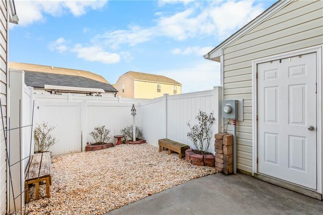 3985 Village Park Court, Winston-salem, NC 27127