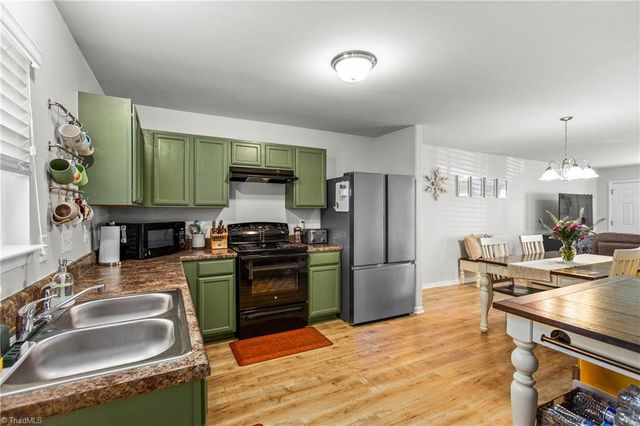 3985 Village Park Court, Winston-salem, NC 27127