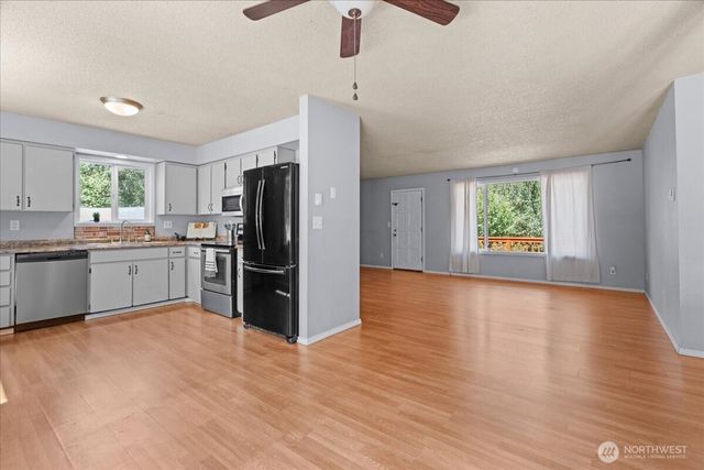 102 Green Hill Drive, Longview, WA 98632