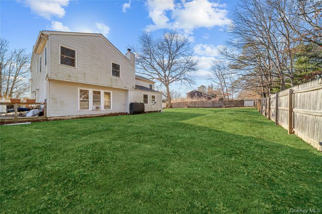 11 Locust Avenue, Coram, NY 11727