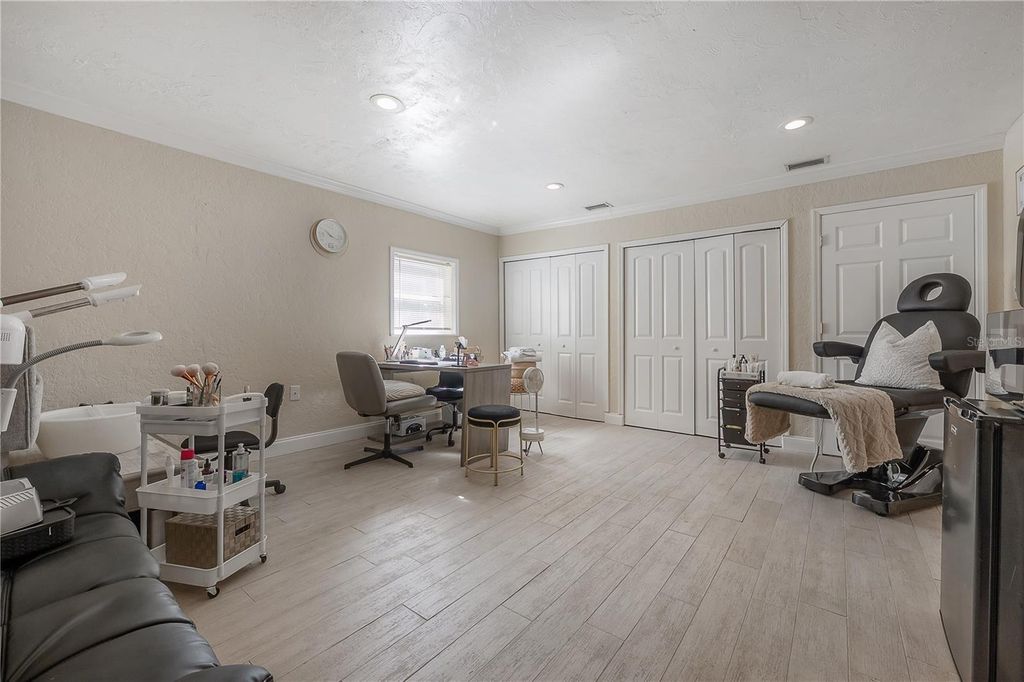 Image 12 of property listing at 3138 W EUCLID AVENUE, Tampa, FL 33629