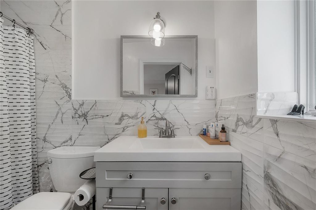 Image 15 of property listing at 3138 W EUCLID AVENUE, Tampa, FL 33629