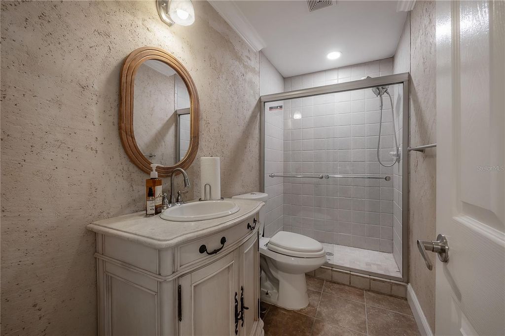 Image 20 of property listing at 3138 W EUCLID AVENUE, Tampa, FL 33629