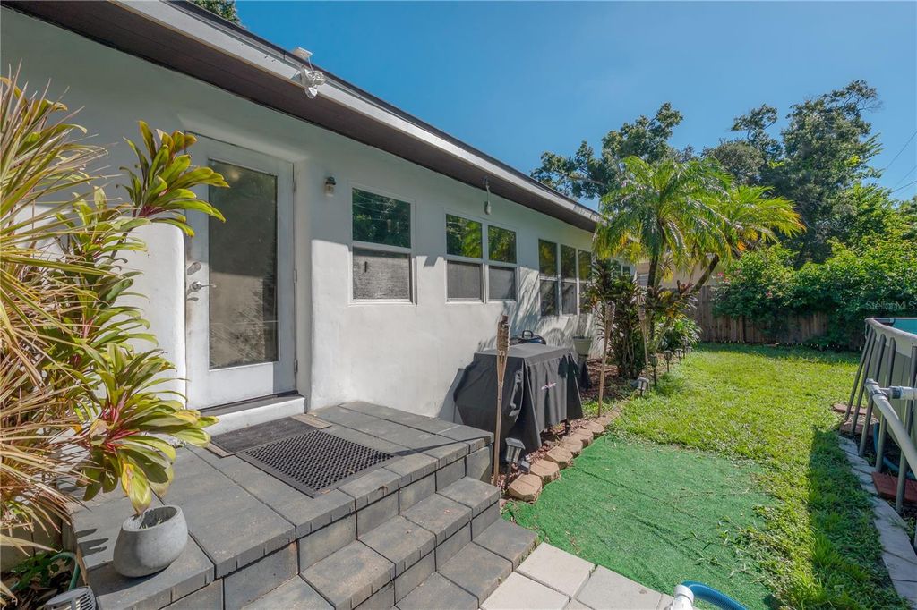 Image 23 of property listing at 3138 W EUCLID AVENUE, Tampa, FL 33629