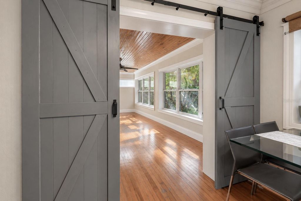 Image 9 of property listing at 3138 W EUCLID AVENUE, Tampa, FL 33629
